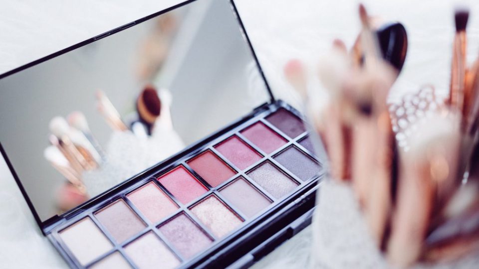 כך_כדאי_להתאפר_בגיל_ההתבגרות – alonim-cosmetics.co.il
