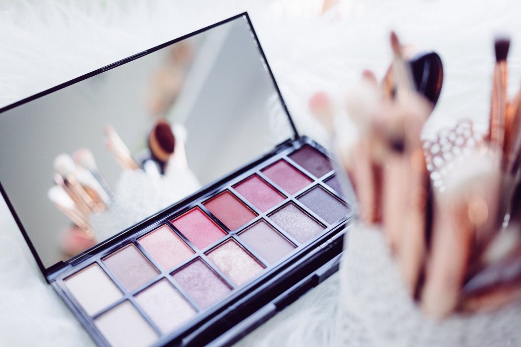כך_כדאי_להתאפר_בגיל_ההתבגרות – alonim-cosmetics.co.il